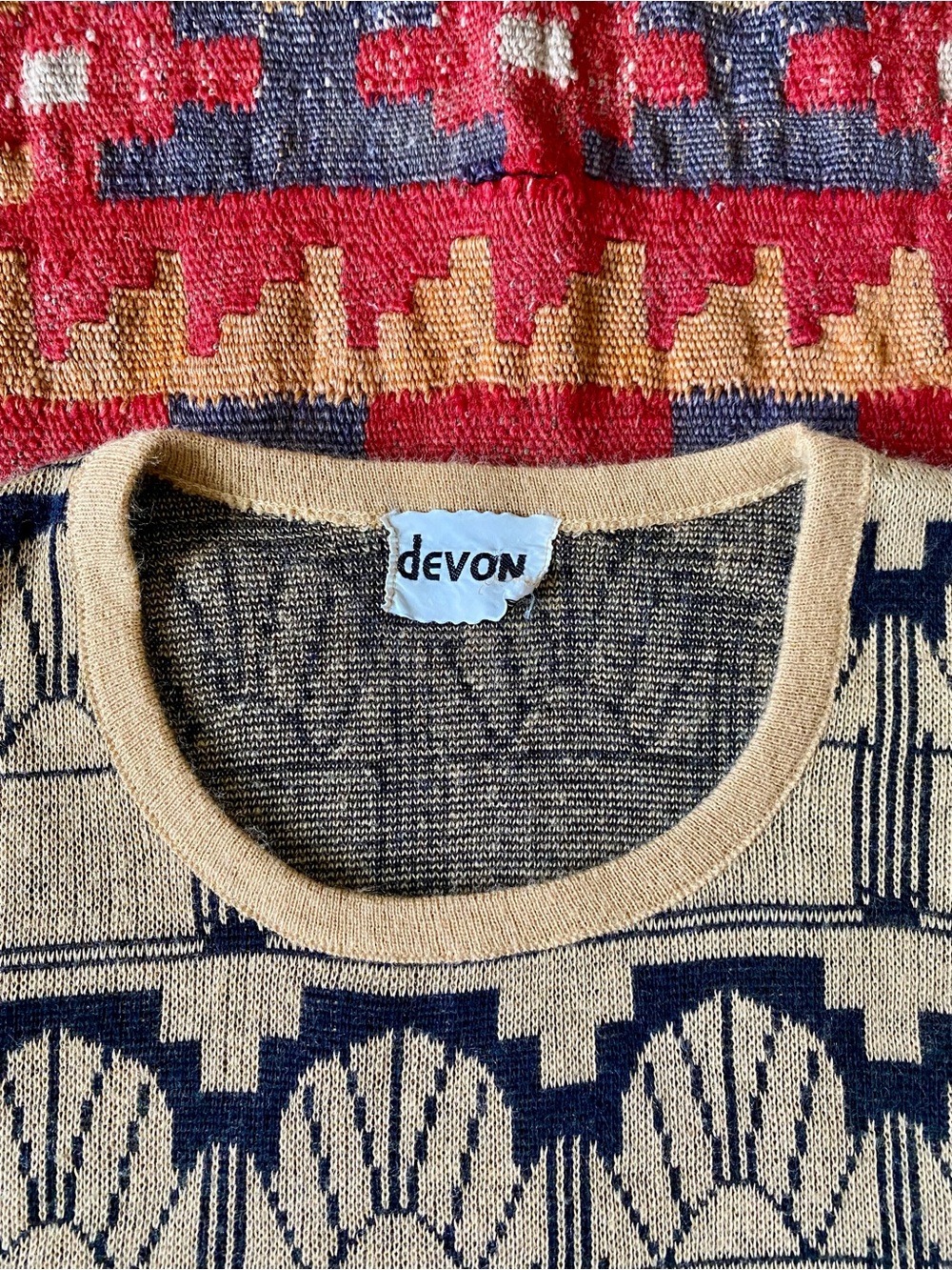 Vintage “Devon” Sleeveless Knit Sweater Vest in Art Deco design. - Picture 3 of 3